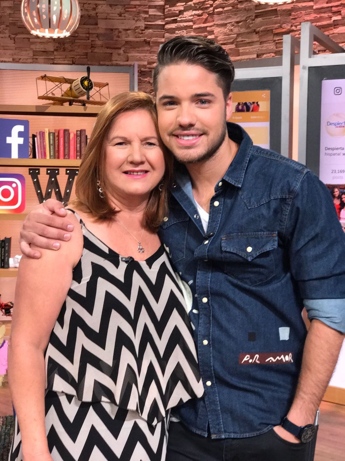 William no podía creer que su madre, Julia López, estuviera acompañándole esta mañana.