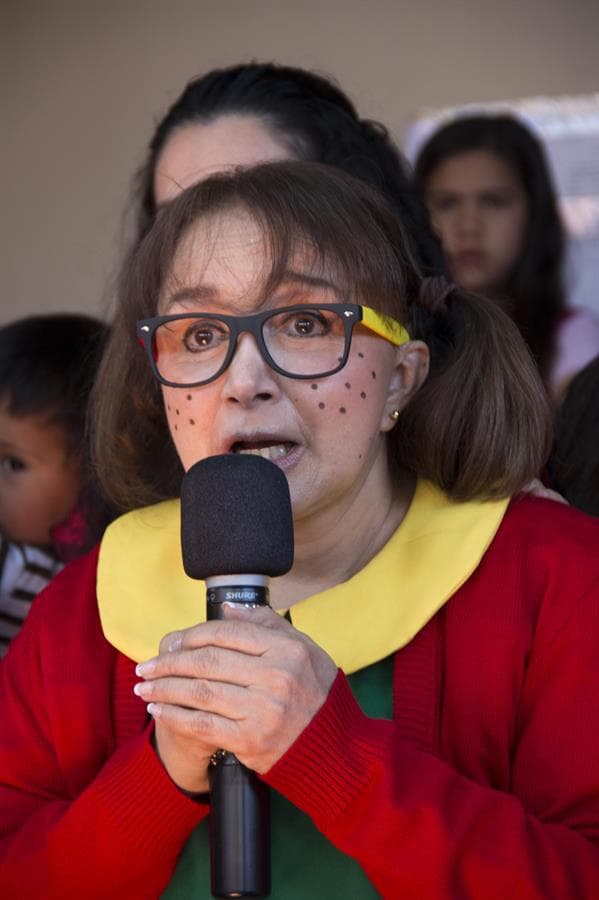 Por más de 30 años, De las Nieves ha recorrido México, Estados Unidos, Centro y Sudamérica con su espectáculo 'El circo de la Chilindrina'; le han hecho homenajes y ha recibido premios como la mejor comediante infantil en toda Latinoamérica.