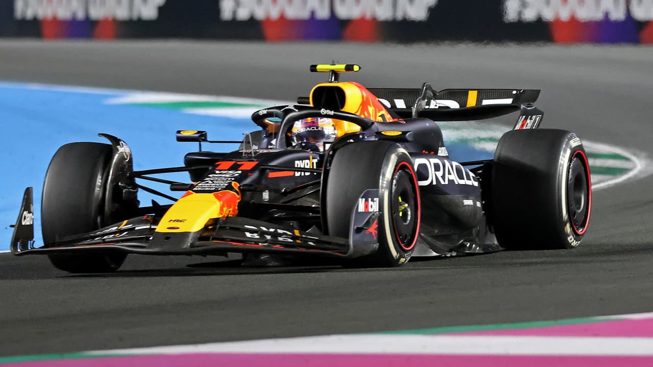 Checo termina segundo en el GP de Arabia Saudita que gana Verstappen