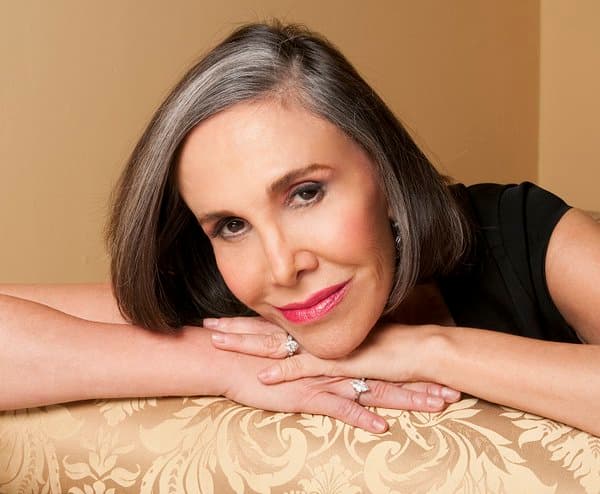 En 'De primera mano' se le preguntó si pensaba que María Antonieta de las Nieves le había robado a Roberto Gómez Bolaños, quien fue su marido, el nombre y personaje de 'la 
<b><a href="https://www.univision.com/shows/el-gordo-y-la-flaca/la-chilindrina-lanzo-tremendo-aranazo-a-florinda-meza-video" target="_blank">Chilindrina'</a></b>.