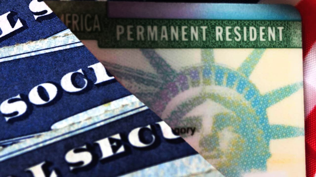 ¿Te puede negar la Green Card por usar SNAP o Medicaid bajo la nueva regla de 'carga pública'?