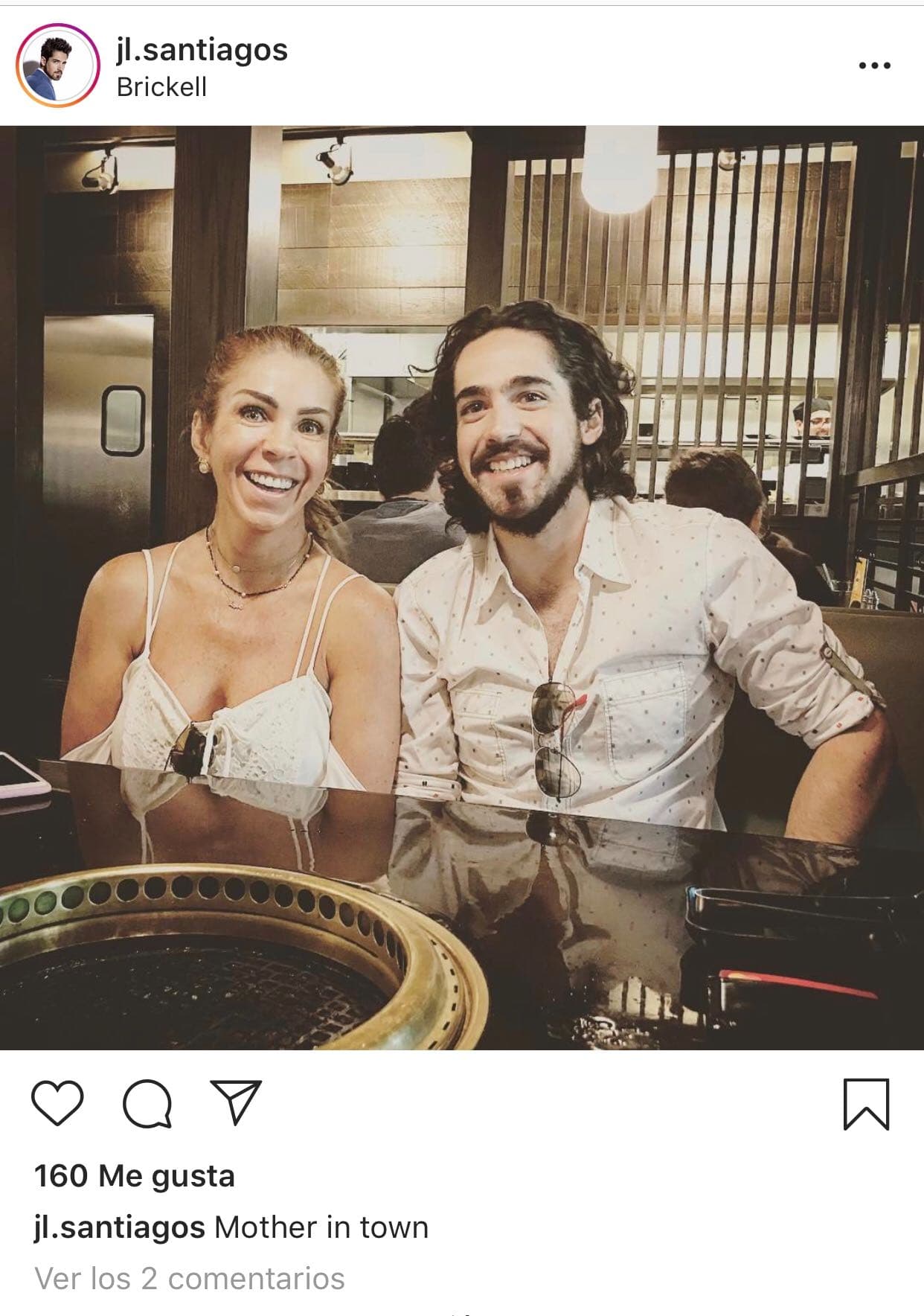 La conductora la acompañó con el mensaje: "Hoy hace algunos años Dios me dio el 
<b><a href="https://www.univision.com/famosos/rocio-sanchez-azuara-manifiesta-el-luto-por-la-muerte-de-su-hija-con-una-cancion-flores-y-una-emotiva-promesa-fotos" target="_blank">privilegio de ser tu madre</a></b>... desde entonces y hasta ahora solo puedo agradecer tu presencia en mi vida".