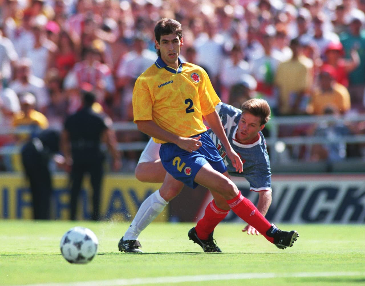 Andrés Escobar: futbolista colombiano que perdió la vida en 1994, a sus 27 años, tras ser asesinado en Medellín. El defensor de Atlético Nacional y la Selección Colombia anotó un autogol en el Mundial de USA 94.