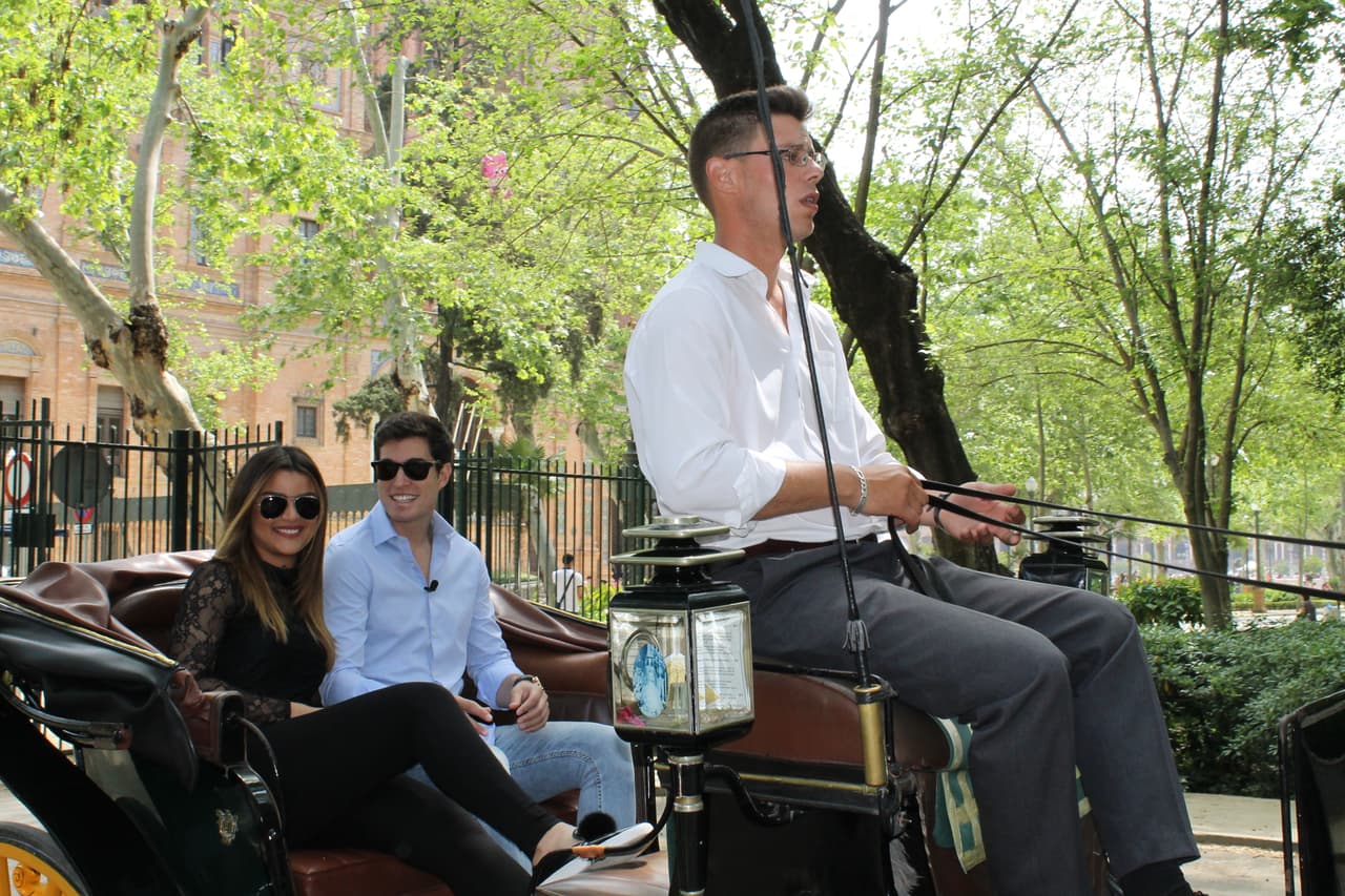 Ambos se montaron en la carroza y no podían esconder sus caras de felicidad. El clima era perfecto para el romántico recorrido.
<br>