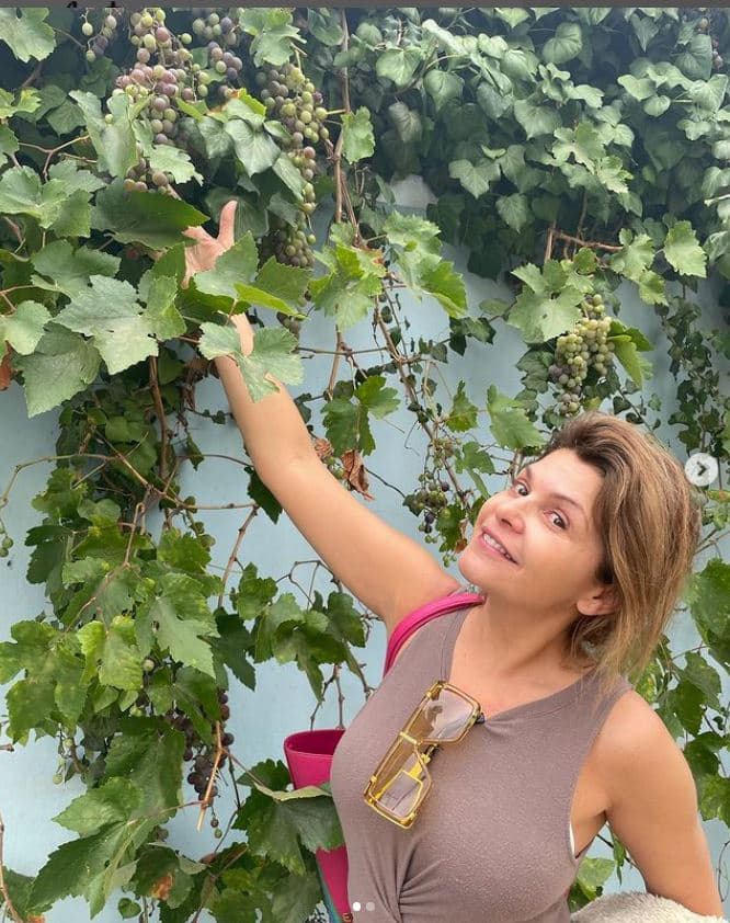 Sin embargo, en su día a día, Cantoral deja respirar su piel y presume su belleza al natural.