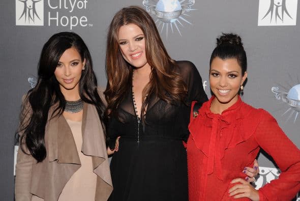 Kim Kardashian es un ejemplo de cómo construir fama sobre una base de popularidad mediática sin otro oficio conocido. Un gran pilar de ese éxito es el 'reality' 'Keeping Up with the Kardashians' que lleva 14 temporadas al aire y en el que, de la mano de la madre de familia, Kris Jenner, han logrado ser relevantes para millones de personas.