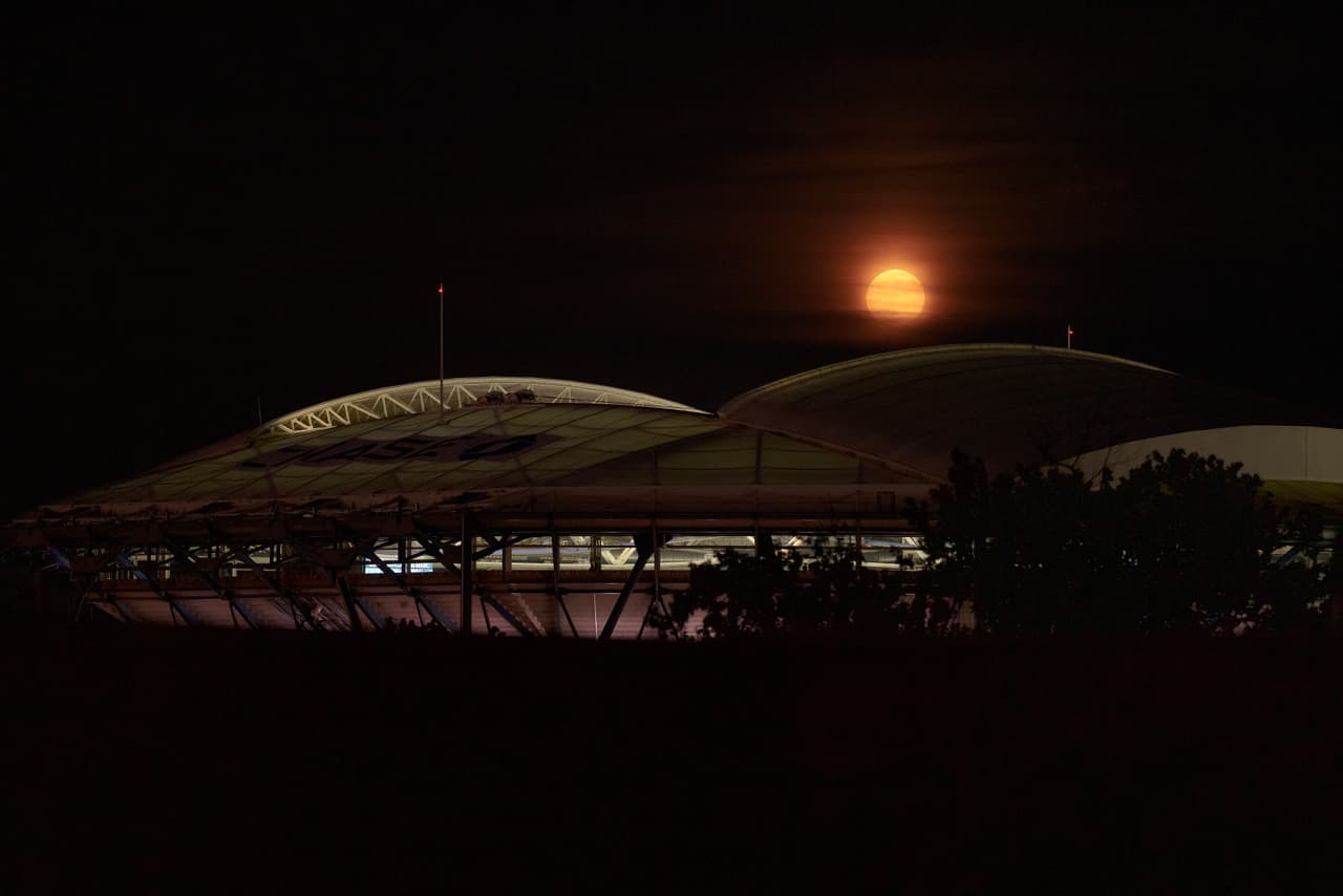 La superluna también fue protagonista de la segunda ronda del campeonato de tenis del Abierto de Estados Unidos el miércoles 30 de agosto de 2023 en Nueva York.