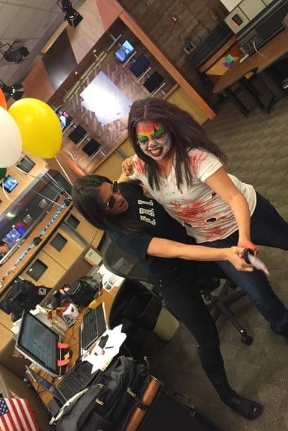 ¡Así es como Univisión Arizona celebra el Halloween!  Dulces, calaveras, disfraces y mucha diversión. 