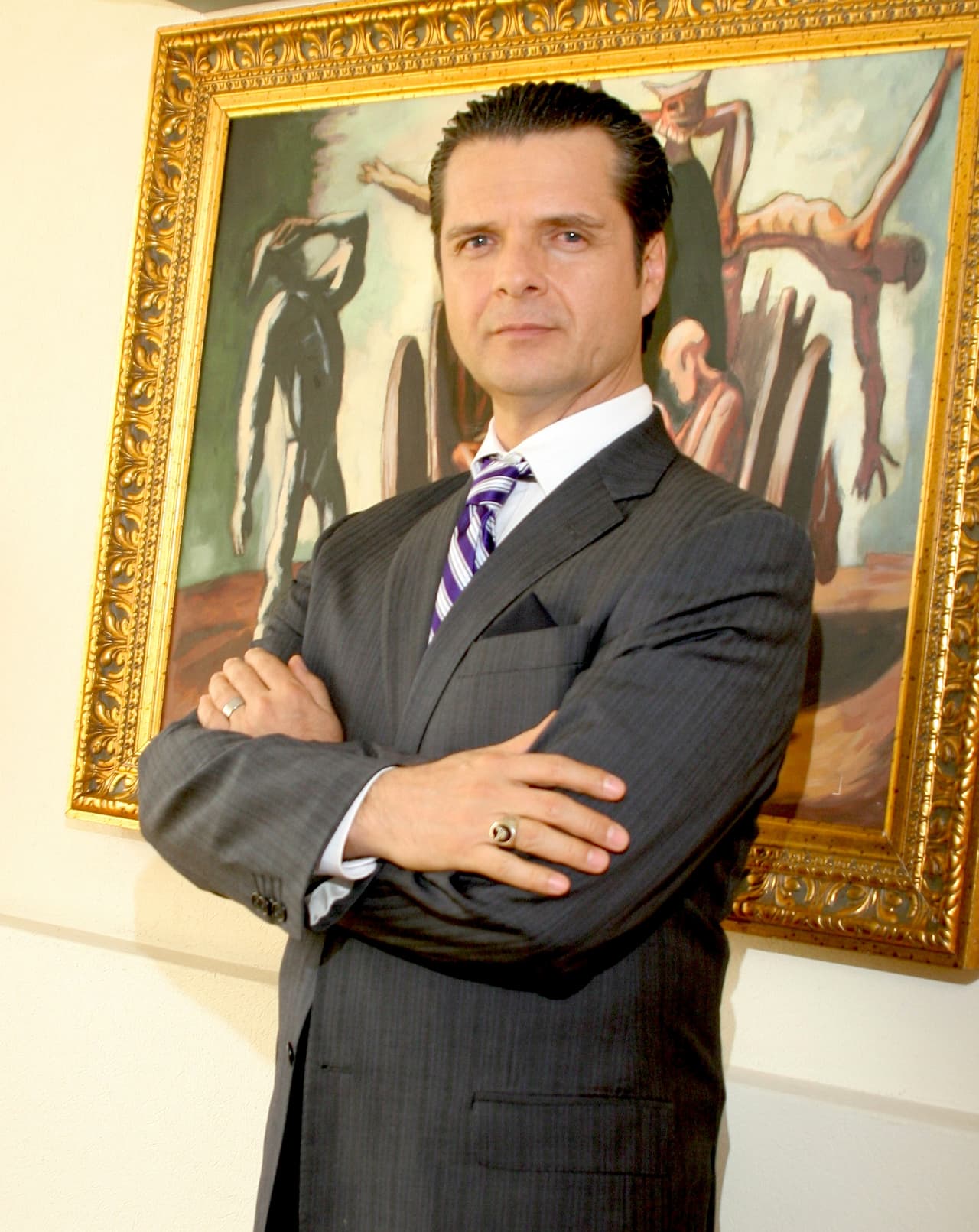 Después de varios éxitos televisivos, 
<b>Ariel</b> vuelve a las series en '
<b><a href="http://www.univision.com/series/rosario-tijeras">Rosario Tijeras</a></b>', el actor se ha dicho emocionado por este nuevo proyecto en su carrera artística "El final cuestionará al espectador acerca de los valores que está manejando la sociedad actual y qué sucede con los jóvenes que están tan tentados a vivir en el peligro", confesó al diario '
<b><a href="http://www.elpopular.mx/index.php">El Popular</a></b>'.