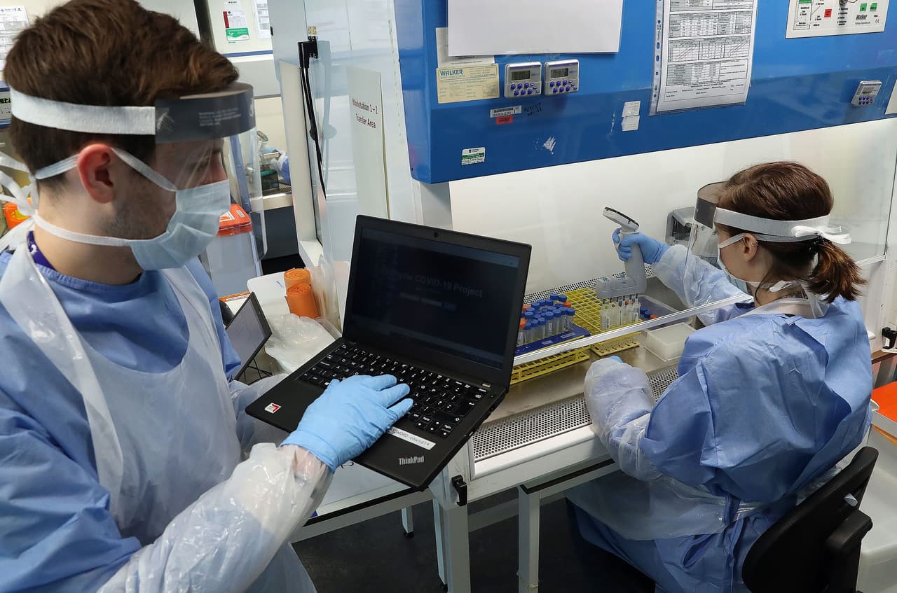 Debe haber un aumento de las pruebas disponibles en los laboratorios. Actualmente, Carolina del Norte está realizando entre 2,500 y 3,000 pruebas por día, y está trabajando para aumentarlas entre 5,000 y 7,000 por día.