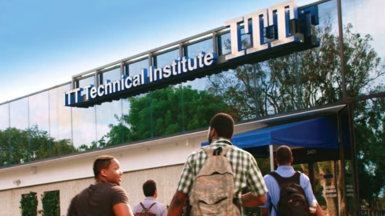 Institutos ITT Tech cierran sus puertas y dejan sin clases a 45,000 estudiantes en 38 estados