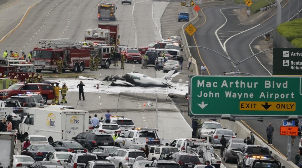 <b>Junio:</b> La mañana del 30 de junio inició con una 
<a href="https://www.univision.com/los-angeles/kmex/noticias/accidente-aereo/una-avioneta-se-accidenta-sobre-la-transitada-autopista-405-en-california">gran emergencia sobre la autopista 405,</a> una de las arterias principales del sur de California, cuando una avioneta se estrelló y estalló en llamas sobre las vías en dirección sur de la ruta.