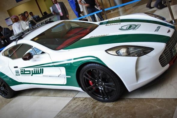 Policía de Dubai: Aston Martin One-77- Motor V12 7.3 Lts Potencia 750 HP Velocidad Máxima 220 mph (352 km/h) Aceleración (0-60mph) 3.5 segundos Precio US$1’850,000