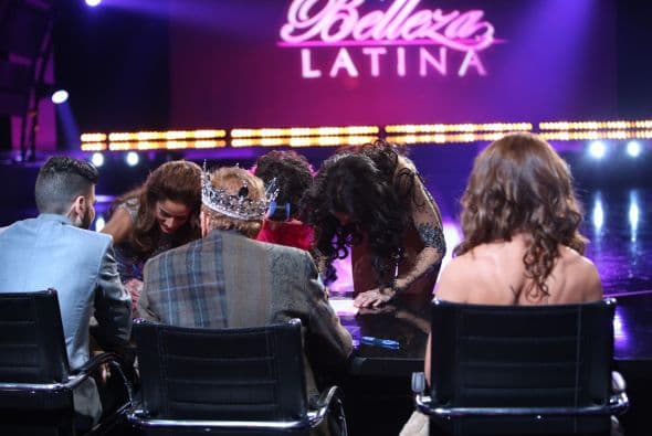 Los jueces siempre muy atentos a cada una de las reacciones de estas bellas chicas.