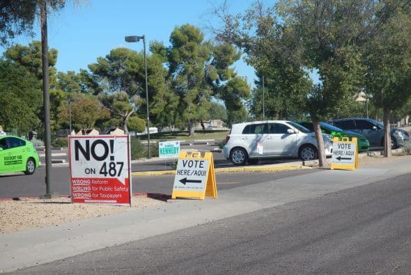 Según NALEO. 519, 256 latinos están registrados para votar en Arizona. Otros 300 mil latinos son elegibles para votar pero no se han registrado.