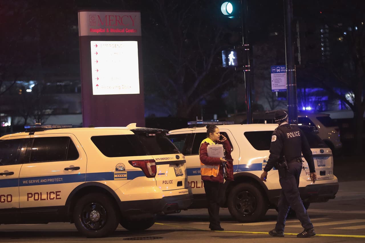 Hombre sospechoso de acto criminal bajo custodia después de que una estudiante fue encontrada muerta en un estacionamiento