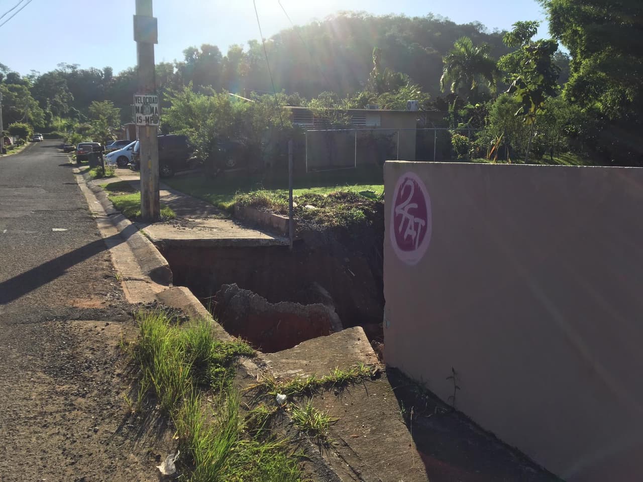 Una de las grandes preocupaciones de los residentes es que el puente se encuentra en una calle sin salida, por lo que de pasar algún accidente, quedarían incomunicados.