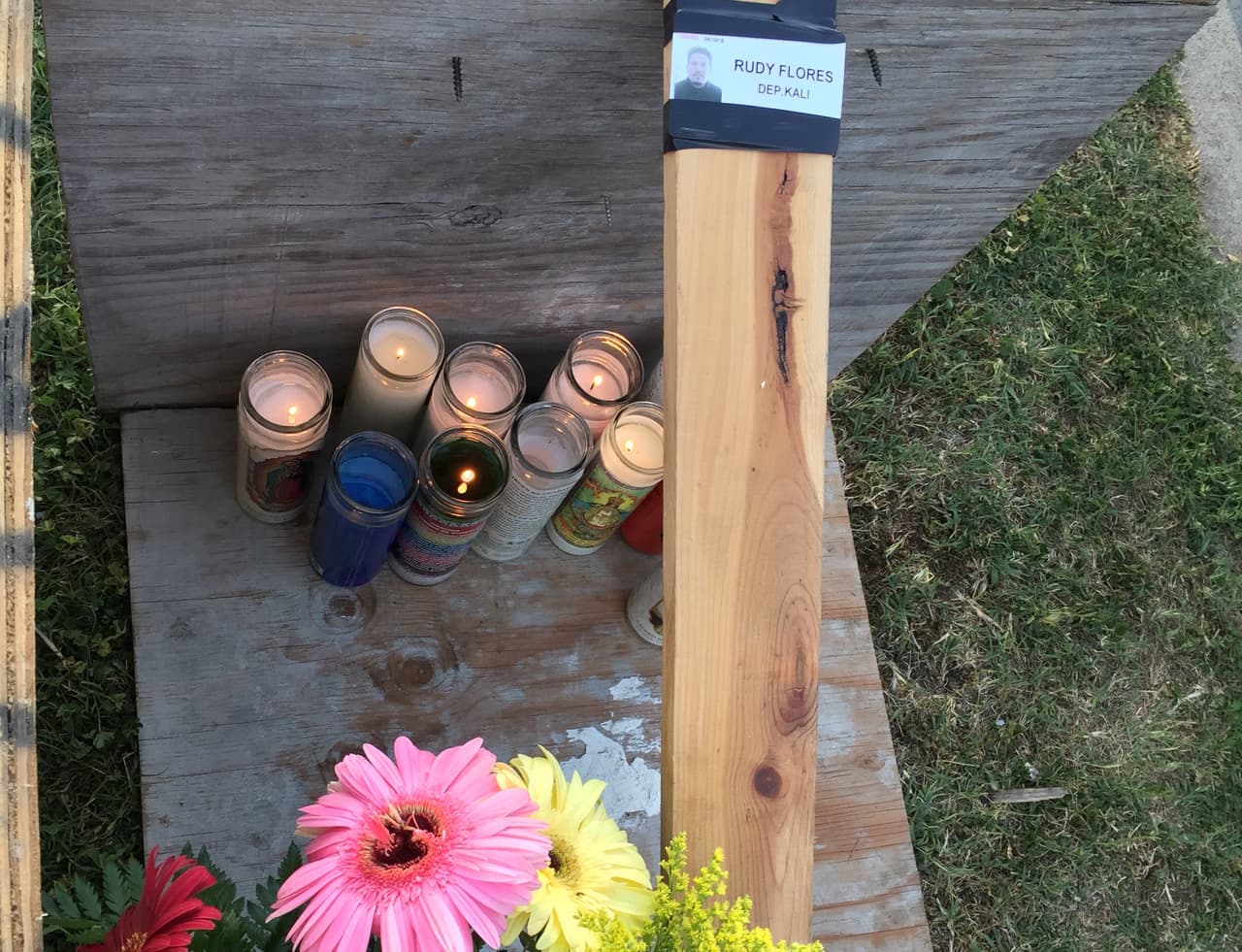 Luto en Sur Los Ángeles por la muerte de un hispano, tiroteado por un vecino