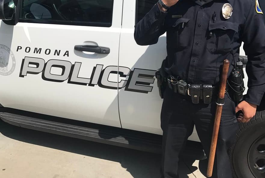 Arrestan a policías que negaron haber golpeado a menor hispano pero un video los delató