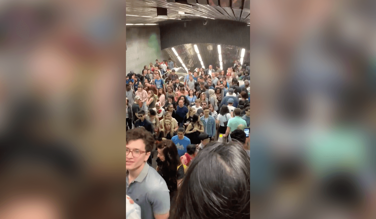 Irrumpe caos en estación congestionada del subway en Roosevelt Island
