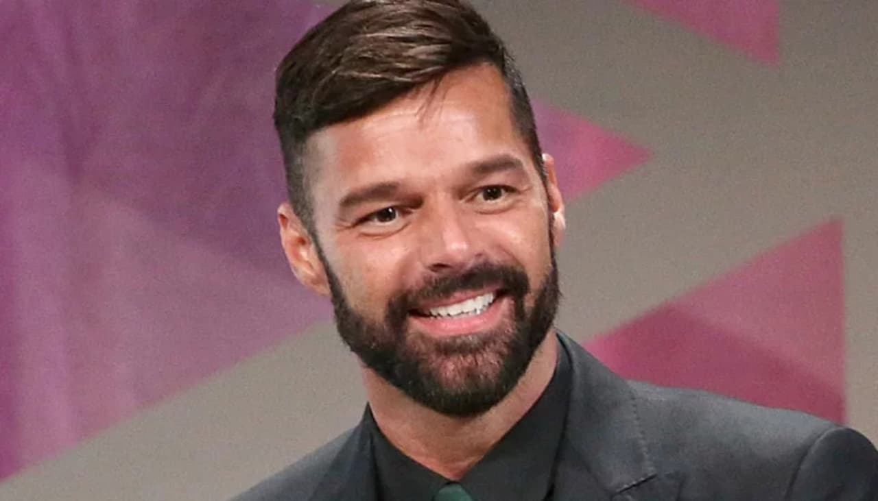 El joven tampoco podrá contactar al intérprete de ‘La mordidita’ por vía telefónica, correo electrónico o redes sociales, ni acercarse a su hogar o al de sus familiares.