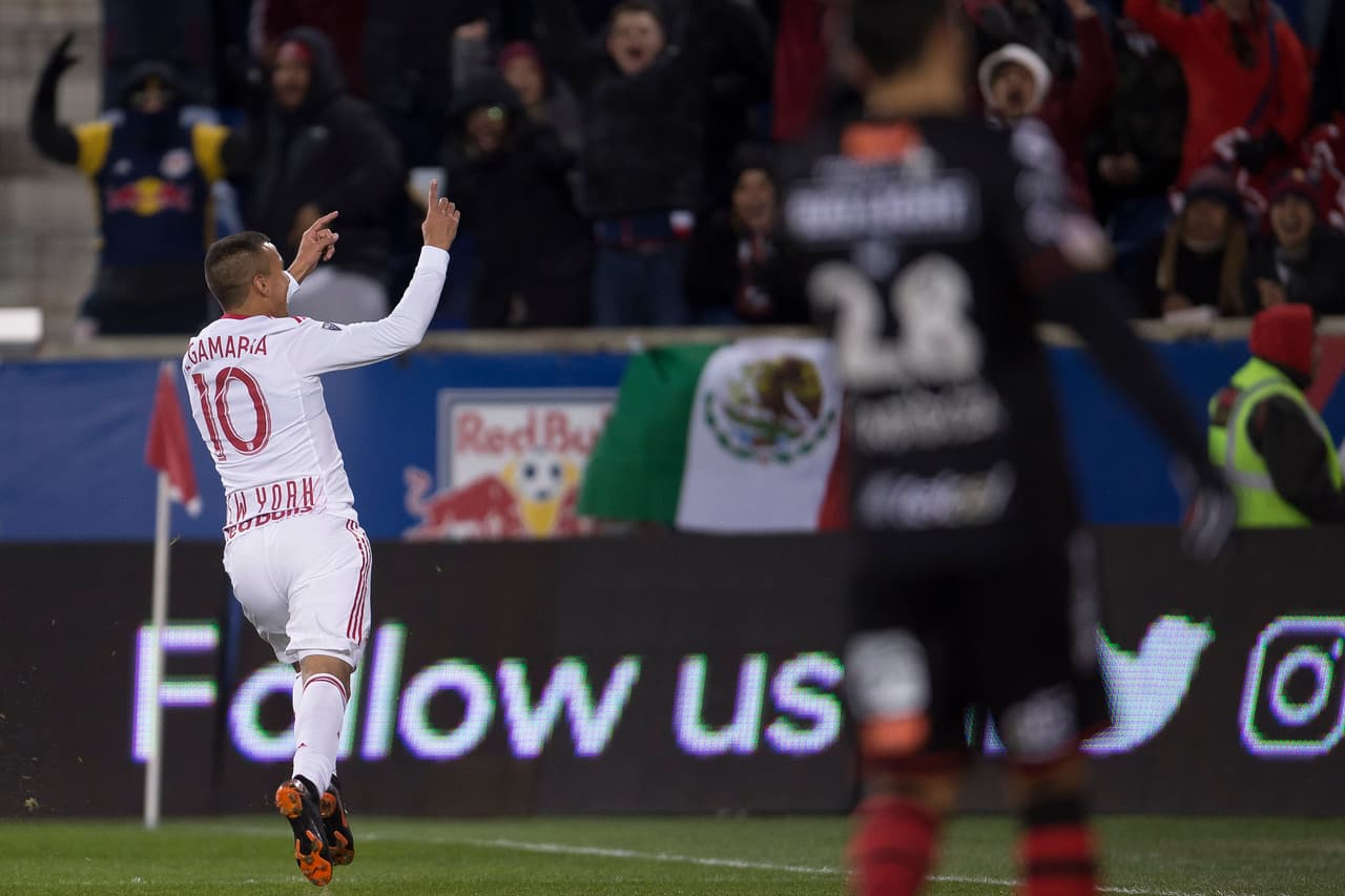 El argentino Alejandro Romero Gamarra, ex Huracán, le puso cifras concretas al marcador para que su equipo avance a las semifinales.