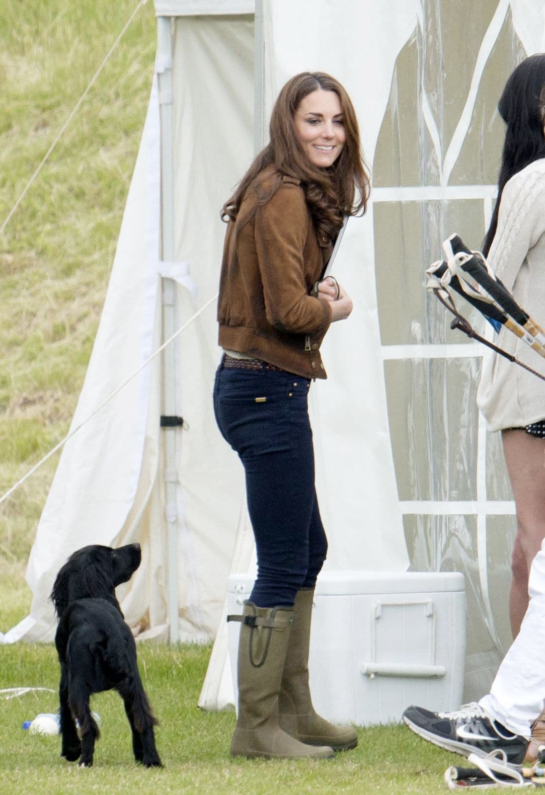 La pareja esparció por el suelo trozos de papel con varios nombres, y Lupo se detuvo cuando llegó al que hoy lleva el niño de 7 años.
<br>