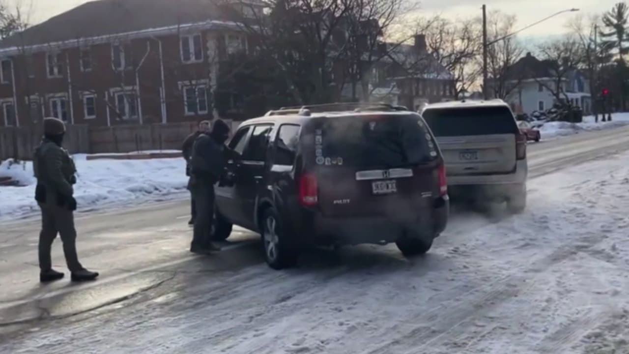 ¿Cuáles son las excepciones a la orden de ICE de suspender detenciones de vehículos tras muerte de 2 inmigrantes en EEUU?