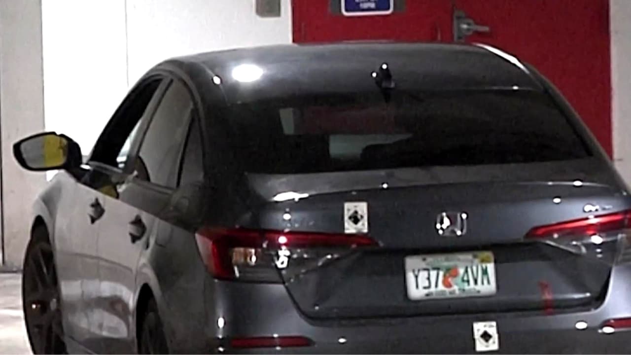 Hombre muere tras ser hallado baleado dentro de un carro en Hallandale Beach