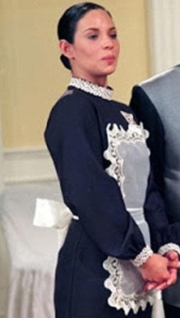 Era muy chismosa, se la pasaba escuchando conversaciones ajenas detrás de la puerta.