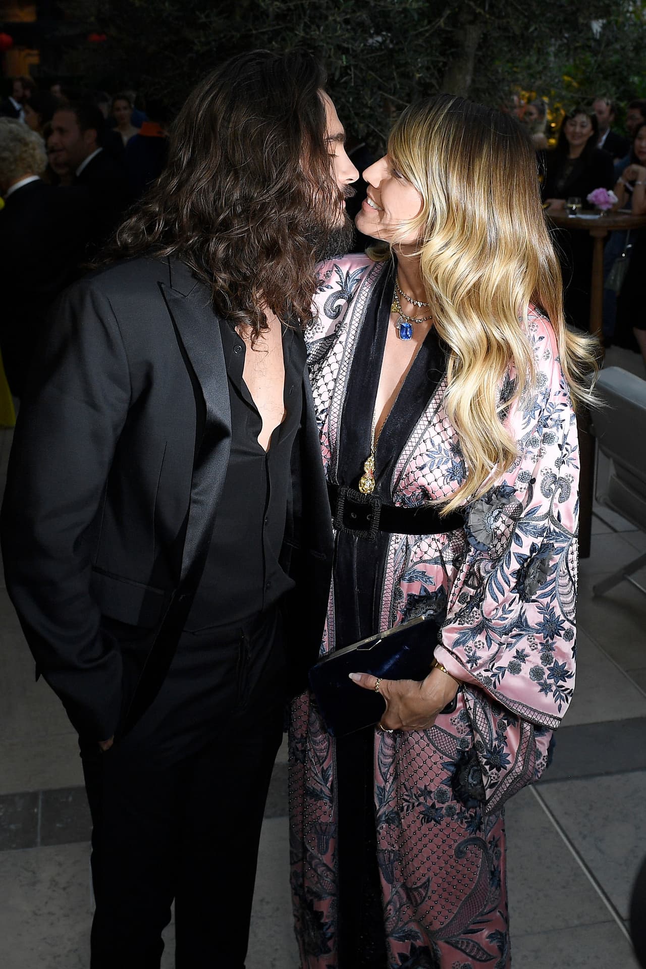 El portal arriba mencionado recordó que Tom Kaulitz y Heidi Klum fueron vistos disfrutando una romántica cena el pasado 22 de febrero, por lo que dicha cita habría significado la celebración de su matrimonio.