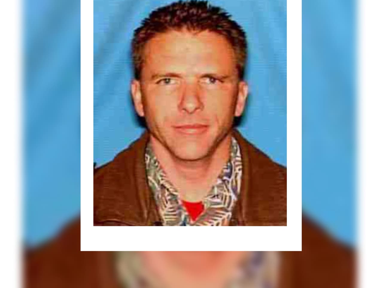 Mark Steven Bauman es un hombre que nació el 15 de febrero de 1961. Está siendo buscado por agresión sexual de un niño y pornografía infantil. La última vez que fue visto estaba en Austin. La recompensa para cualquier persona que conduzca a su arresto es de hasta 8,000 dólares.