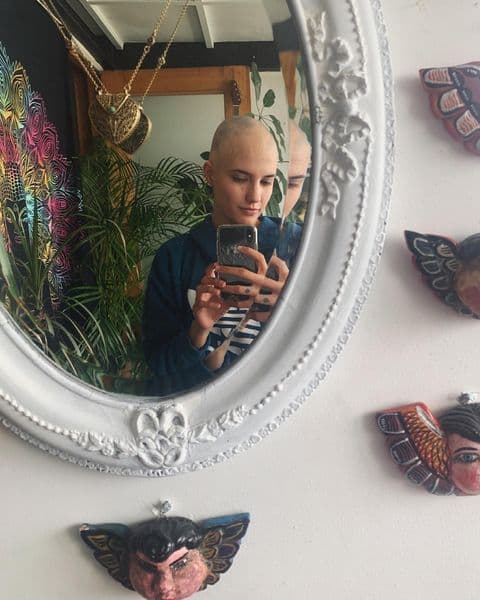 "
<b>Hoy enfrenté mi mayor miedo</b>, hoy le abrí la puerta a la vida y hoy agradezco ser como soy, me encanta", escribió por aquellas fechas cuando se dejó ver con la cabeza rapada. 
<br>