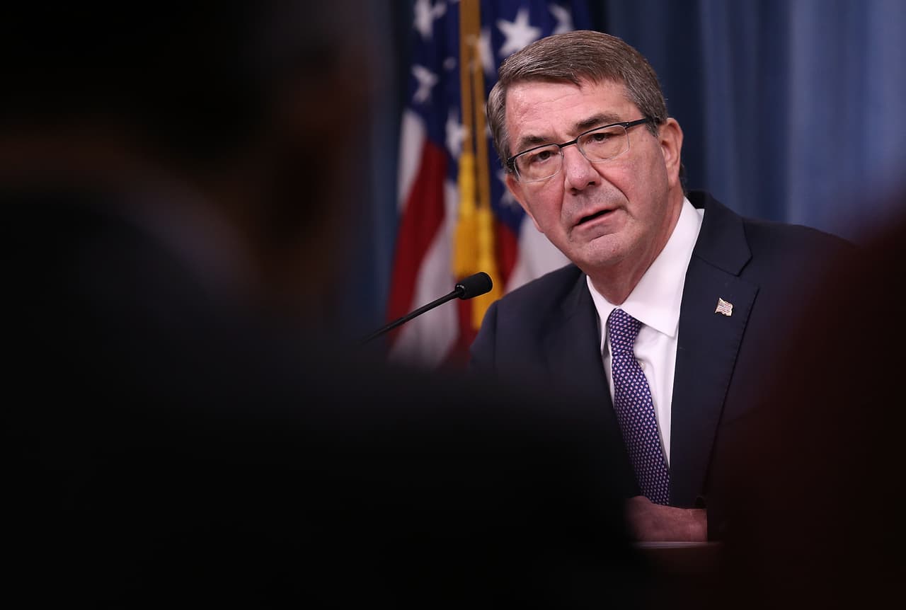 Documentos confirman que jefe del Pentágono usó email privado para asuntos oficiales