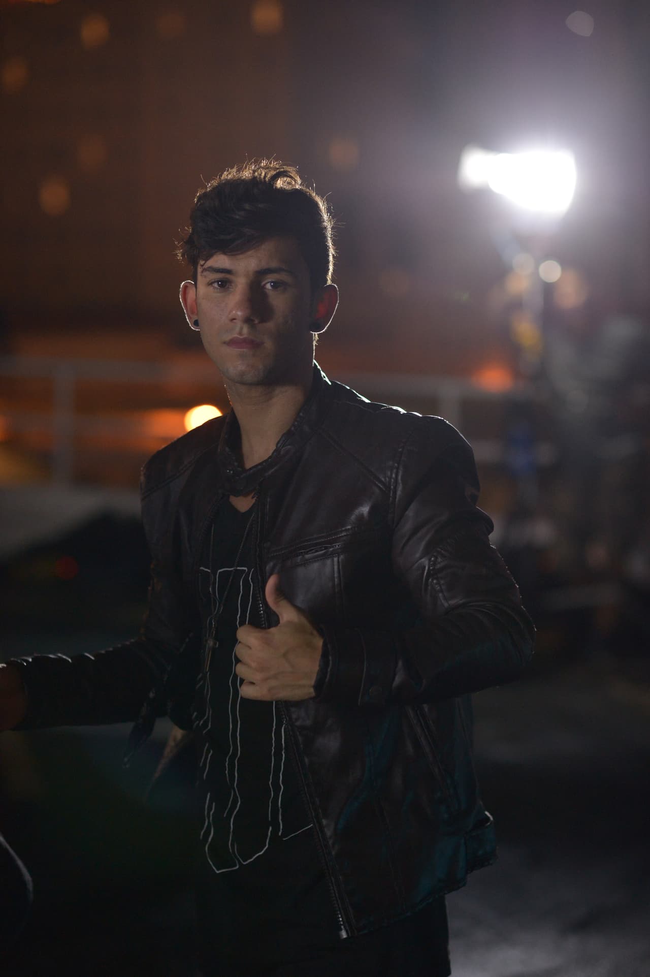 Jorge, Kevin, Garmandy, Aimeé, Megamy y April superaron los obstáculos que se presentaron en los ensayos y en la grabación del videoclip de "Rebelde". El resultado final fue un vídeo con fuerza y mucha pasión.