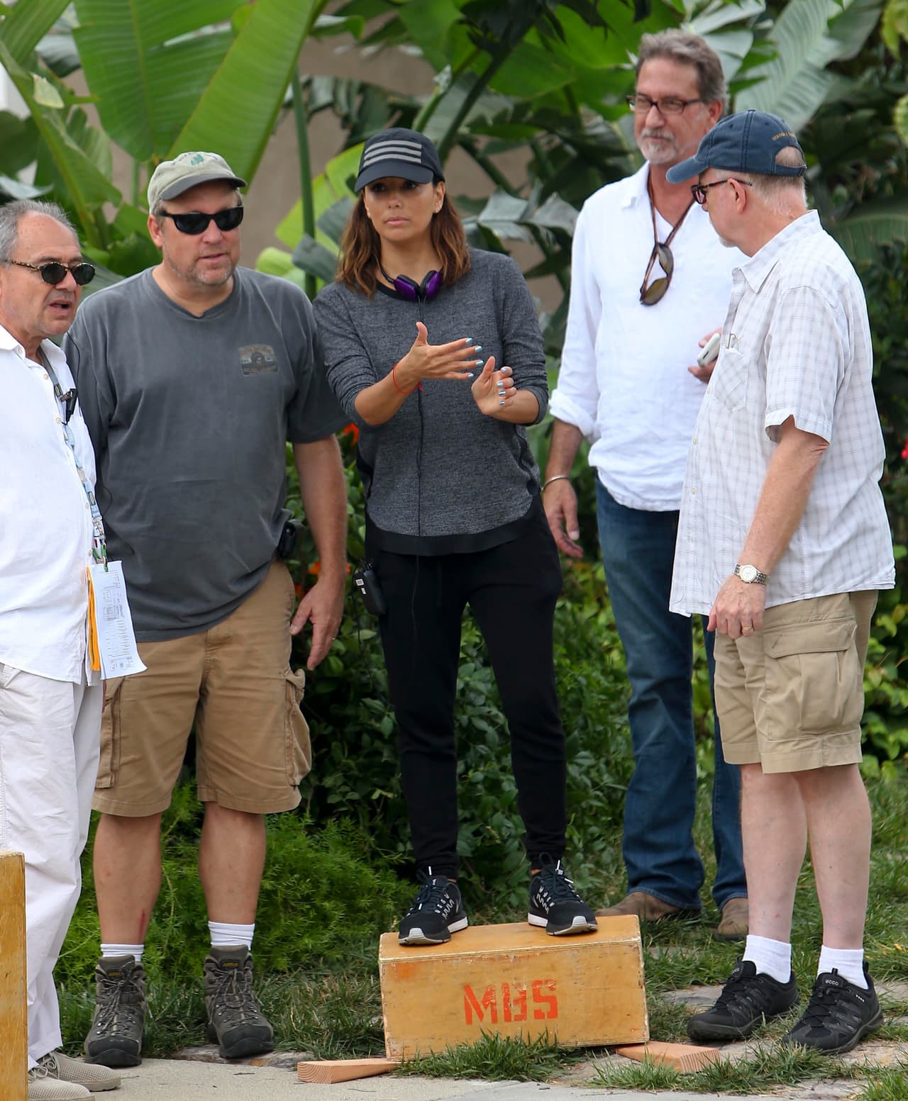 Pero Eva es tan bajita, ¡que tuvieron que ponerle un banquito!
