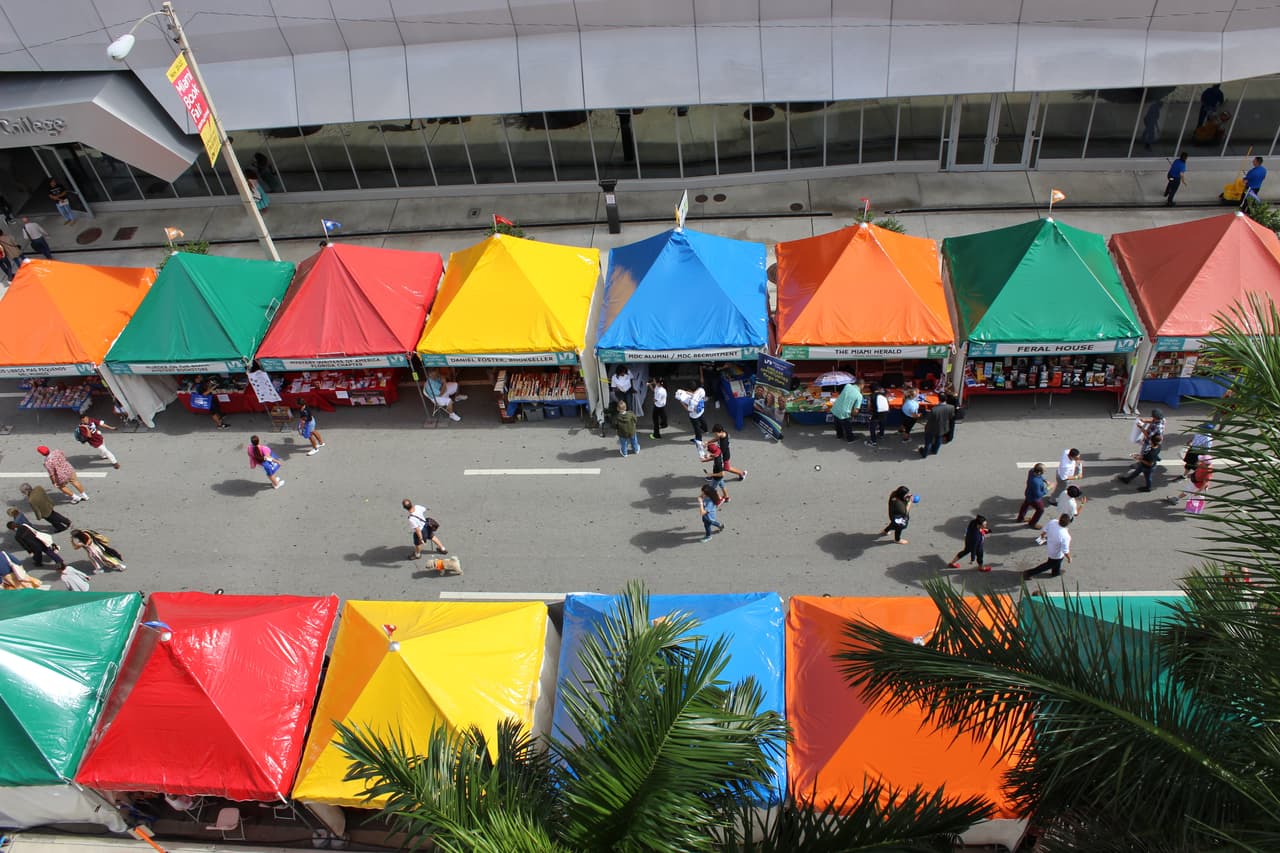 Miles de libros, tirillas cómicas y artesanías fueron algunas de las cosas que encontraron los asistentes a la Feria.