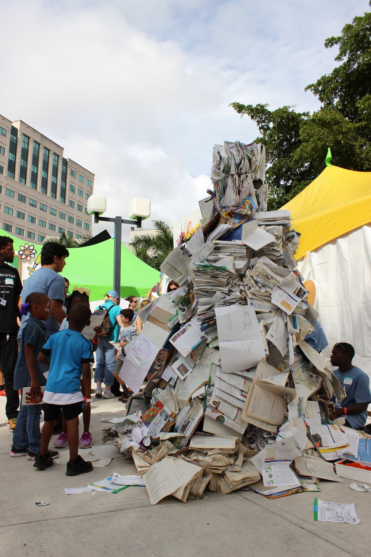 Miles de libros, tirillas cómicas y artesanías fueron algunas de las cosas que encontraron los asistentes a la Feria.