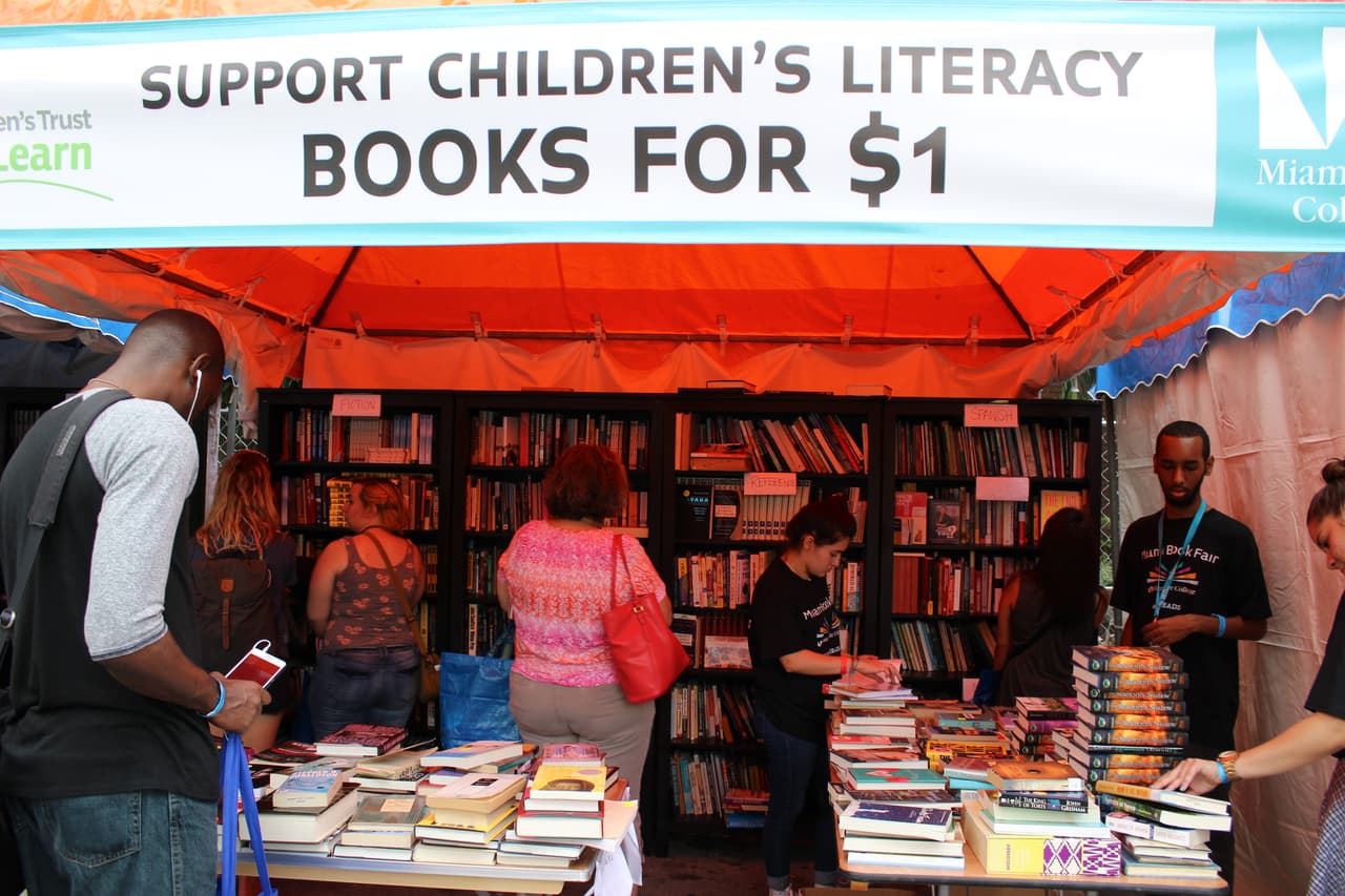Miles de libros, tirillas cómicas y artesanías fueron algunas de las cosas que encontraron los asistentes a la Feria.