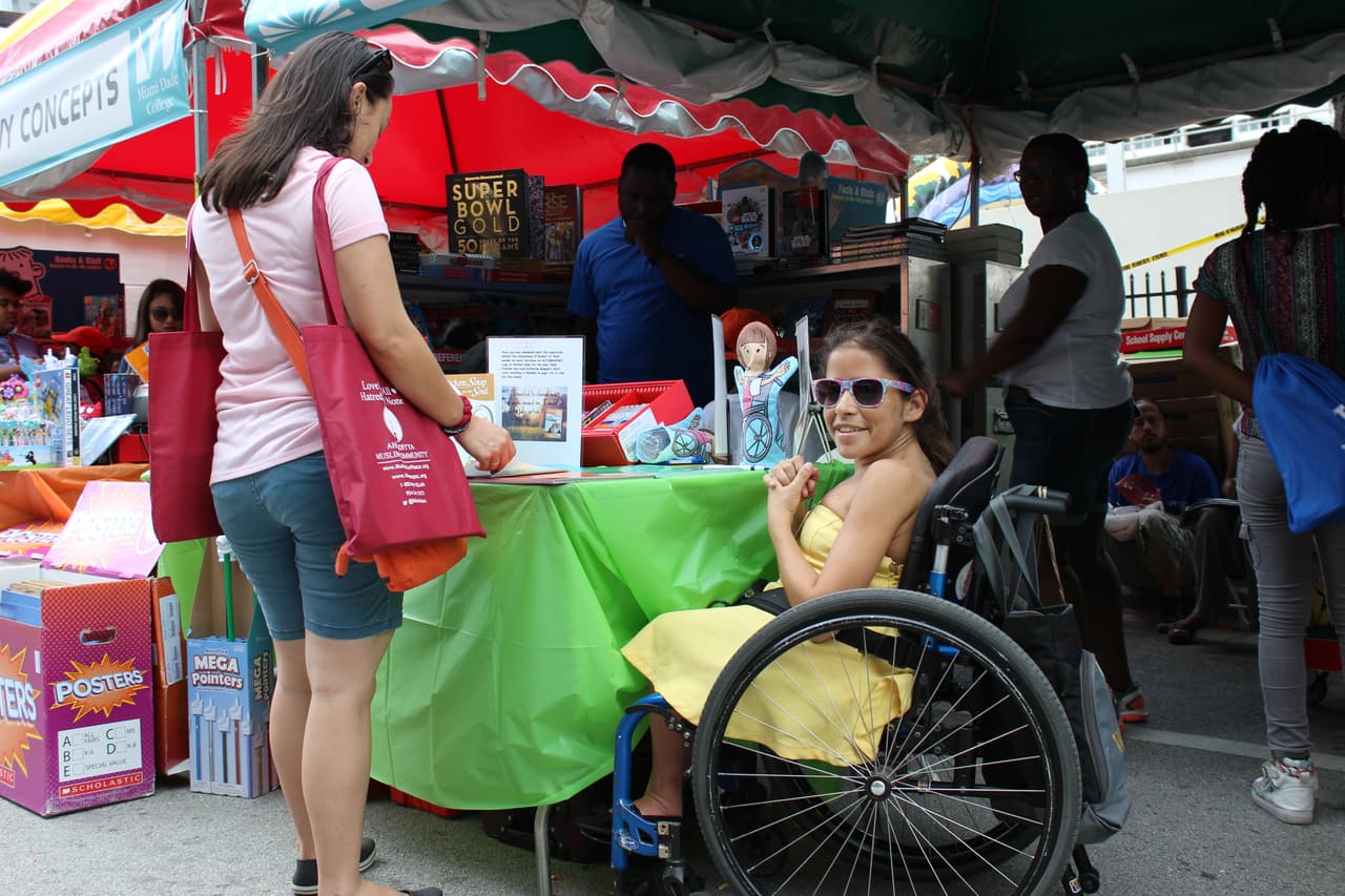 Miles de libros, tirillas cómicas y artesanías fueron algunas de las cosas que encontraron los asistentes a la Feria.