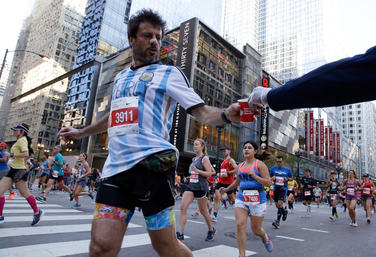 Más de 44,000 corredores de 100 países diferentes participan en este evento que es seguido por más de un millón de personas en la ciudad.