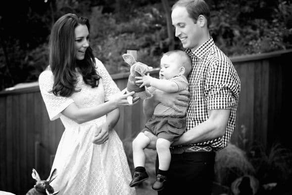 Tanto William como Kate no dejaban de hablarle con amor y hacerle cariñitos.