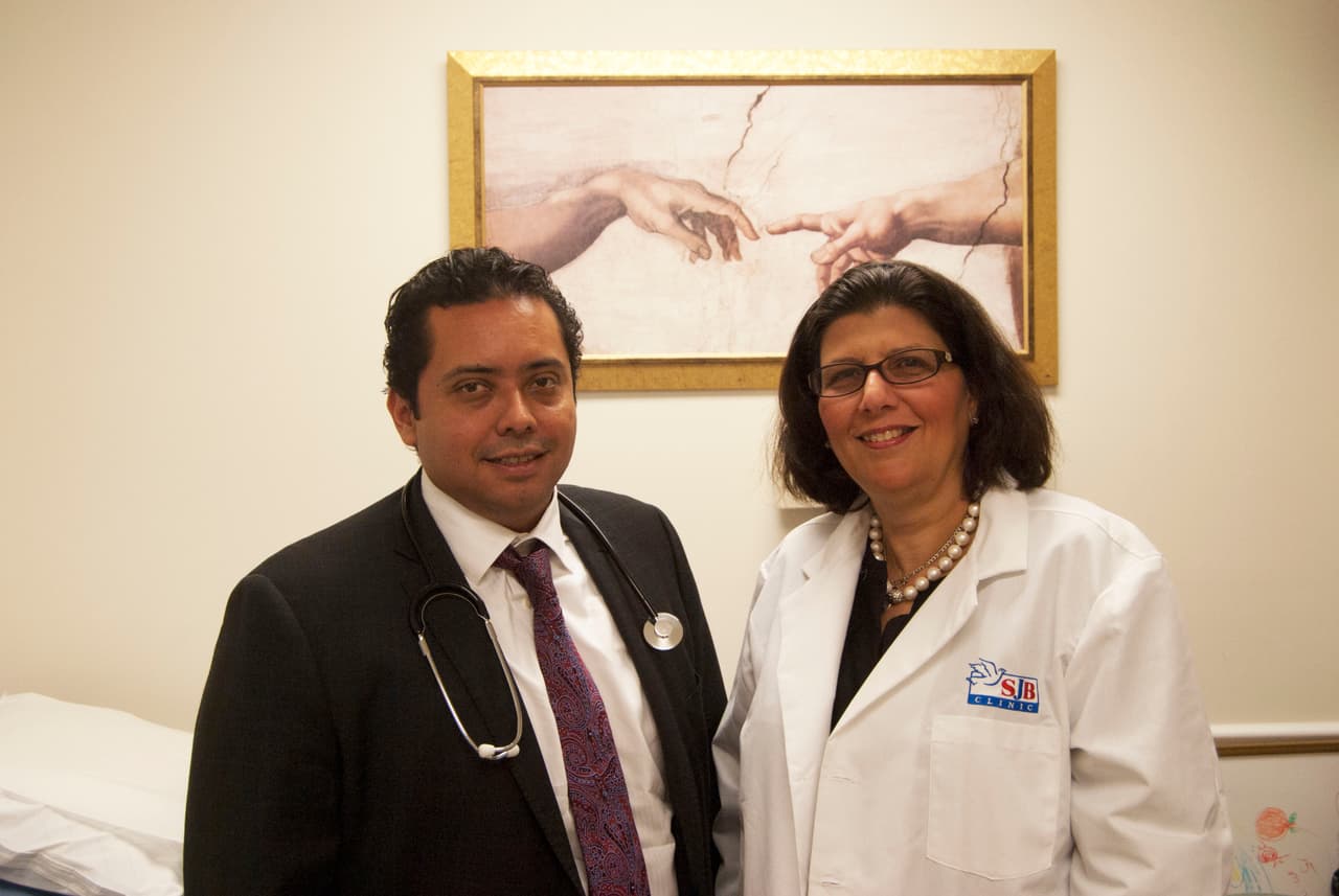 La St. John Bosco Clinic atiende a pacientes de bajos recursos en Miami y se especializa en diabetes. Funciona con médicos voluntarios y donaciones, personales e institucionales.