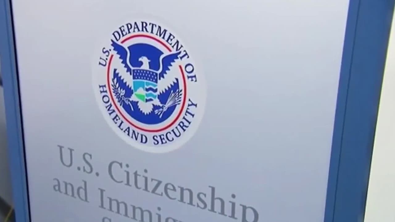Nuevas reglas del Advance Parole y guantes eléctricos de ICE endurecen la política migratoria