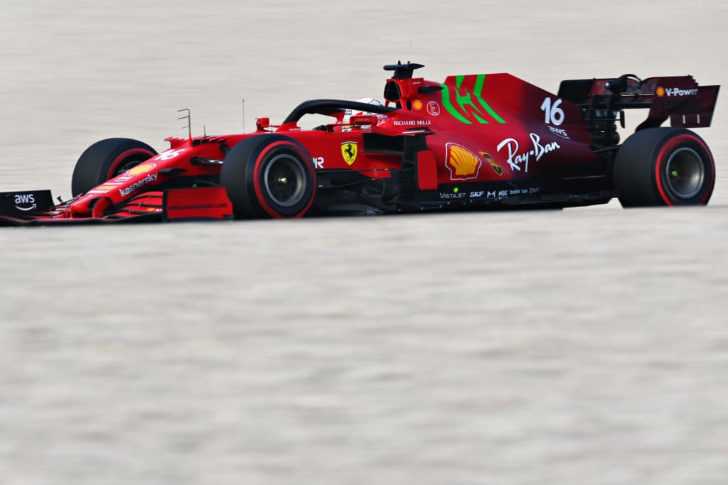 El piloto mexicano Sergio Pérez, quien había quedado octavo en los entrenamientos libres del viernes, saldrá desde la décimo primera posición del Gran Premio de Qatar luego de que no logró clasificar a la Q3.El siete veces campeón del mundo inglés Lewis Hamilton, de Mercedes, arrancará primero en el debutante Gran Premio de Qatar, el vigésimo y antepenúltimo del Mundial de Fórmula Uno, tras haber dominado este sábado la calificación disputada en el circuito de Losail.