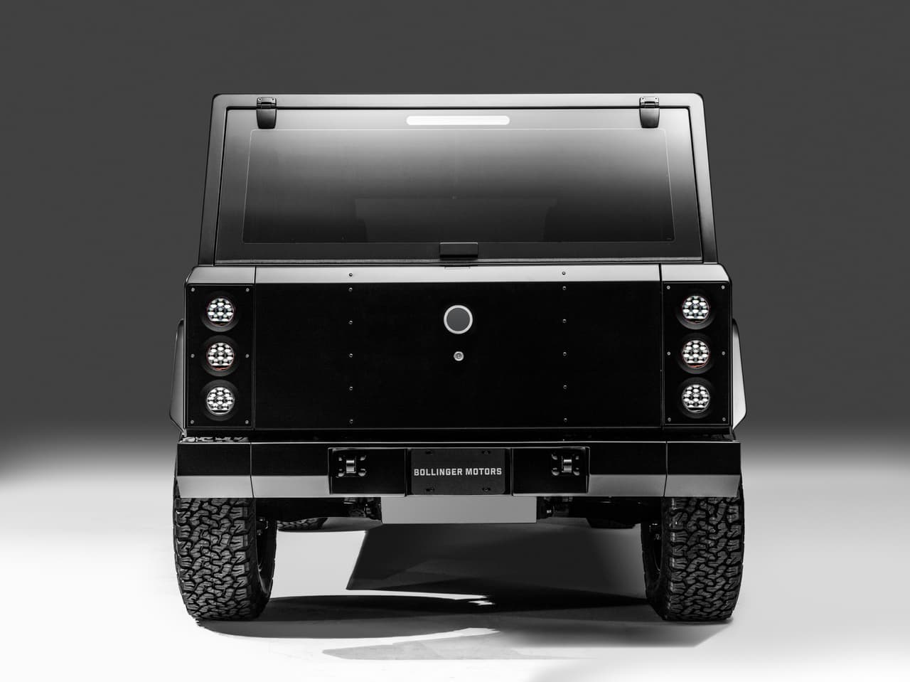 Bollinger Motors planea fabricar sus modelos B1 y B2 con los que pretende conquistar el segmento de las SUVs y pickups. Ambos modelos son motivados por motores eléctricos y cuentan con atractivas características para dominar hasta los terrenos más desafiantes.