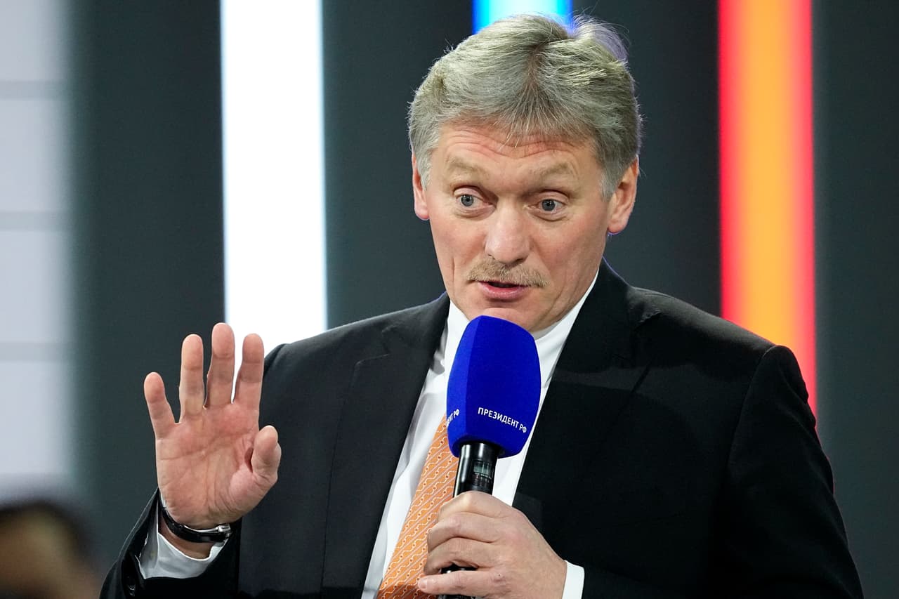 El portavoz del Kremlin, Dmitry Peskov, en una imagen de archivo de diciembre de 2021 al presentarse frente a periodistas en Moscú, Rusia,