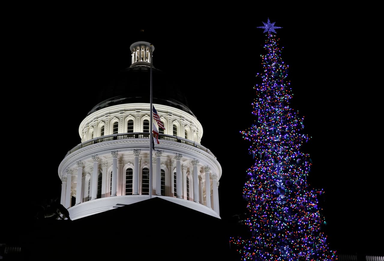 El gobernador Newsom establece la ceremonia de iluminación del árbol del Capitolio para el 2 de diciembre