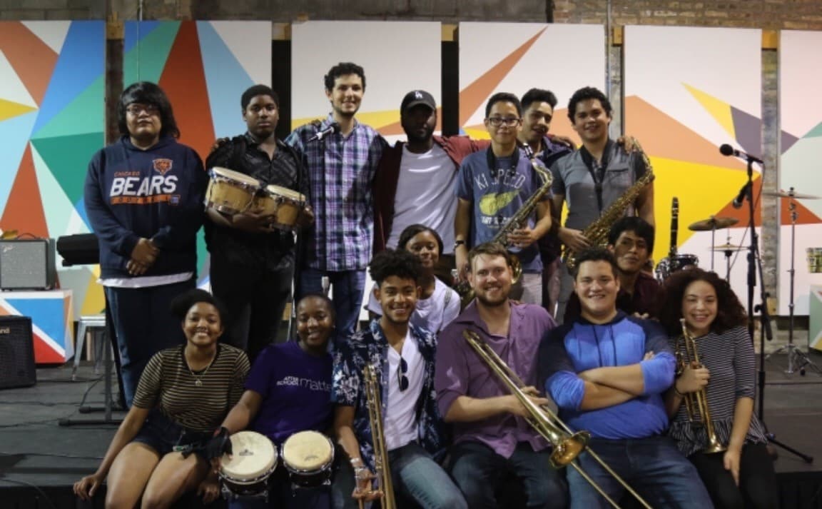 Clases gratis de ritmos caribeños en el barrio de Hermosa 