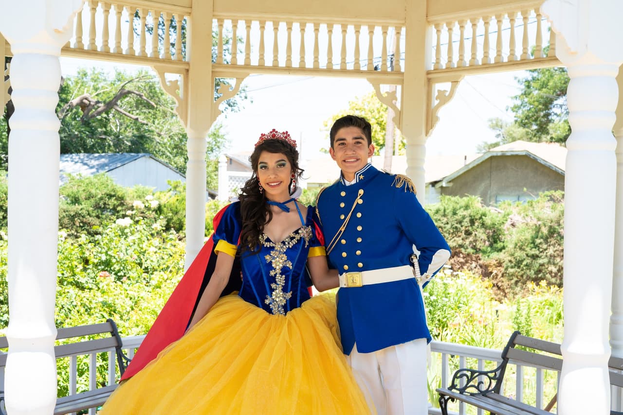 <a href="https://www.univision.com/local/dallas-kuvn/yared-avalos-un-joven-hispano-de-17-anos-es-aceptado-en-19-de-las-universidades-mas-prestigiosas-de-estados-unidos-video">Un estudiante hispano de la preparatoria Hereford,</a> cerca de Amarillo, Texas, obtuvo una beca completa que abarca los estudios, la estancia y la alimentación para asistir a la Universidad. 
<br>
<br>